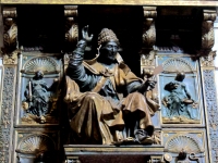 Statua di papa Innocenzo III