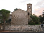 La Chiesa e il basamento dell'Acropoli