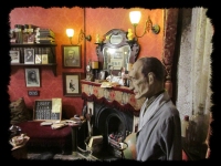 Interno dello Sherlock Holmes Pub