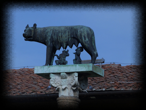 La Lupa Capitolina in Piazza del Campo