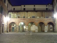 Veduta notturna di Piazza degli Ospitalieri