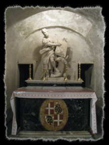 Statua di San Luca nella cripta della Chiesa di San Paolo a Rabat